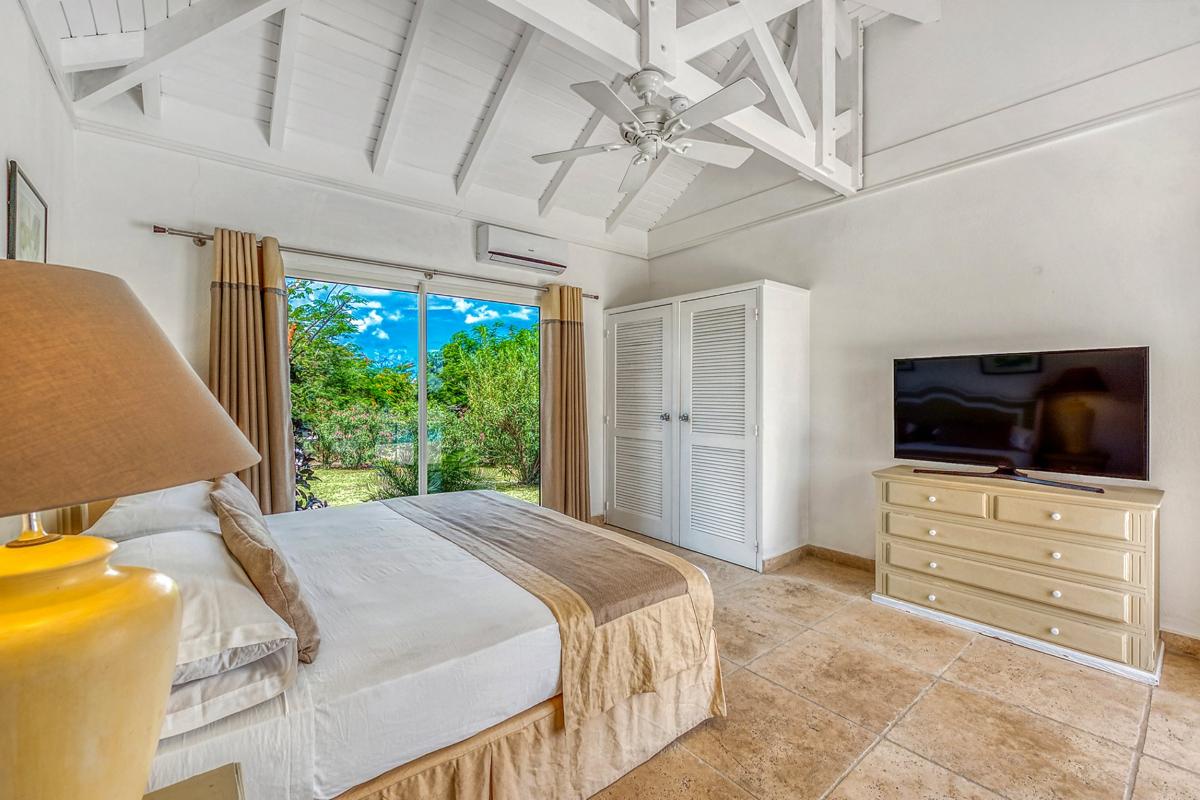 St Martin luxury Villa - Bedroom 1  with TV